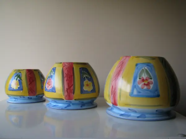 Piękny, ręcznie malowany zestaw 3 stylowych doniczek osłonki