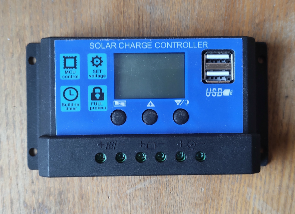 SOLARNY KONTROLER ŁADOWANIA REGULATOR 30A LCD