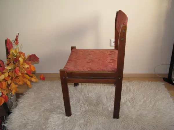 Solidne drewniane krzesło tapicerowane PRL Zamojskie Fabryki
