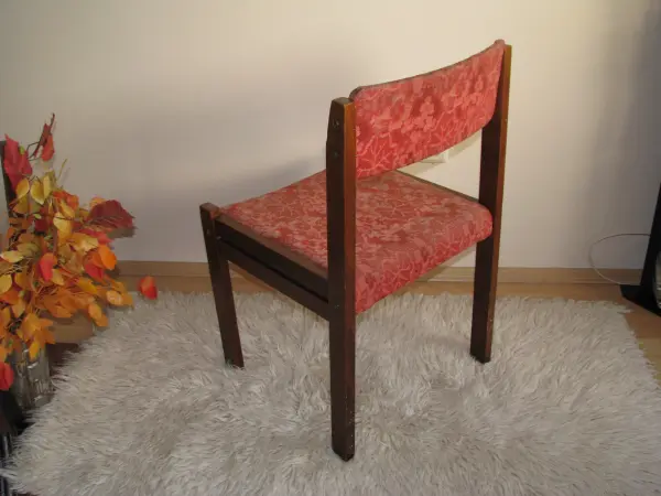 Solidne drewniane krzesło tapicerowane PRL Zamojskie Fabryki
