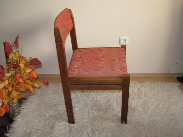 Solidne drewniane krzesło tapicerowane PRL Zamojskie Fabryki