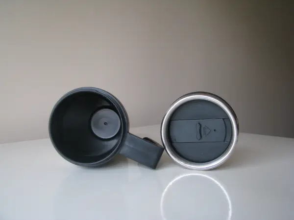 Stalowy kubek termiczny z pokrywką 0,4 l