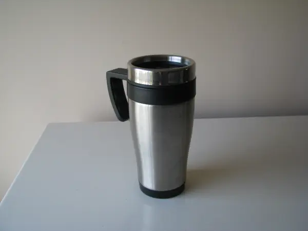 Stalowy kubek termiczny z pokrywką 0,4 l