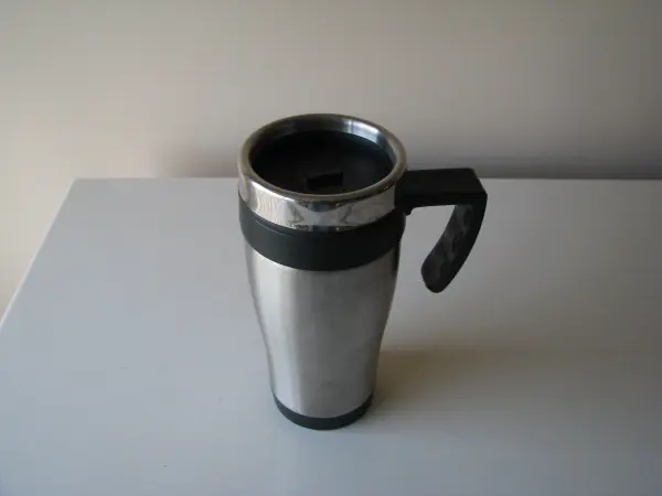 Stalowy kubek termiczny z pokrywką 0,4 l