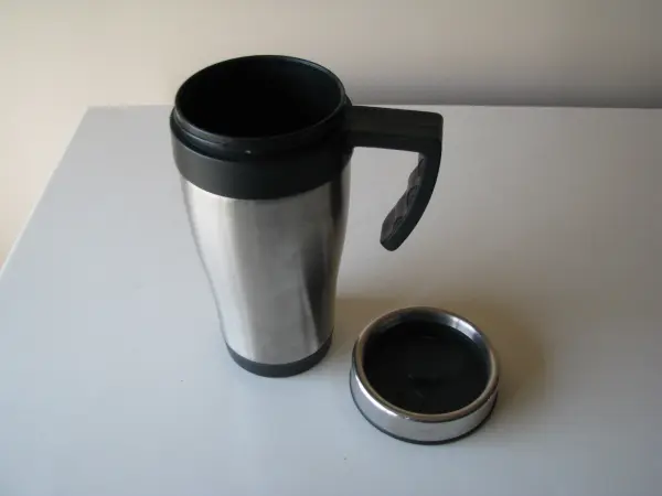 Stalowy kubek termiczny z pokrywką 0,4 l