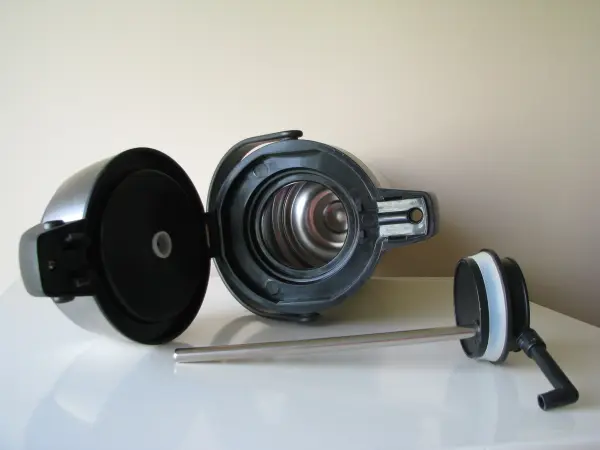 Stalowy termos z pompką 3 l 