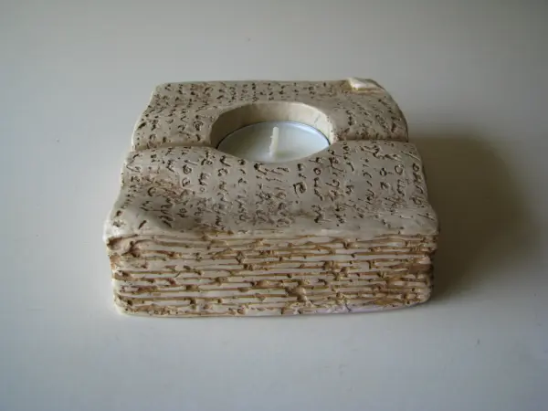 Stylowy świecznik – stara księga, przycisk do papieru 