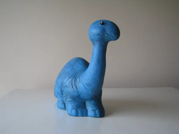 Sympatyczny dinozaur – duża figurka ceramiczna  