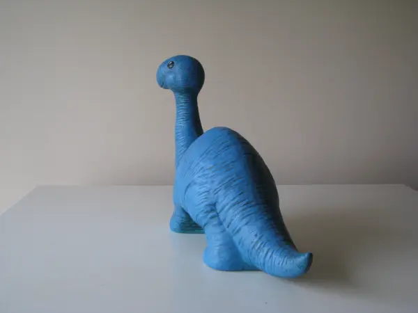 Sympatyczny dinozaur – duża figurka ceramiczna  