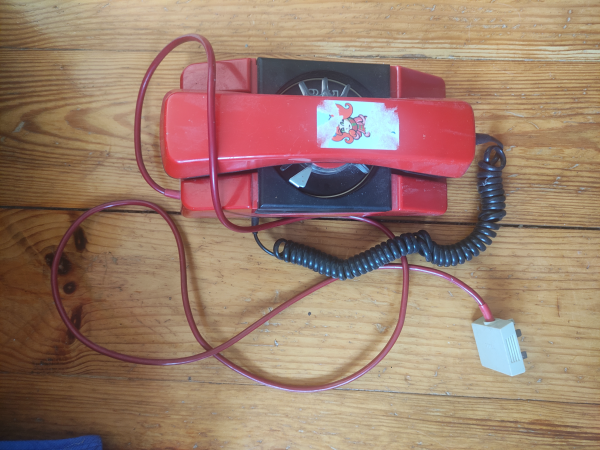 Telefon PRL stacjonarny czerwony czarny vintage telkom