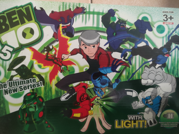 Trzy fgurki Avengers super hero ben10 baterie efekt świetlny