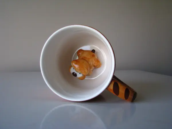 Urocze kubki w kropki z figurką delfina i pieska w środku 3D