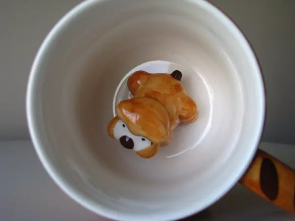 Urocze kubki w kropki z figurką delfina i pieska w środku 3D