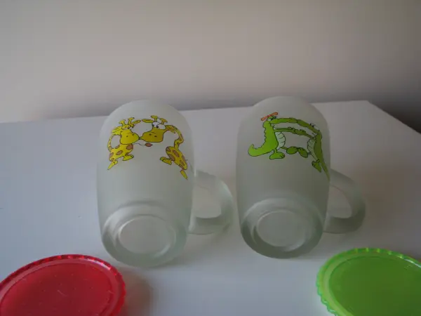 Zakochane szklanki, kubki ze szronionego szkła z pokrywką