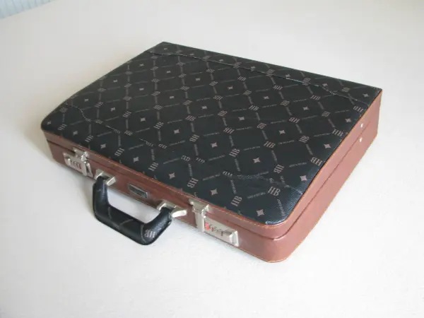 Zestaw noży kuchennych i sztućców w walizce 24 elem Hoffburg